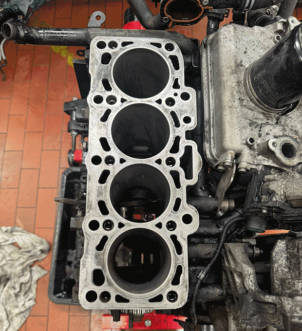 Volkswagen T5,Motordiagnose,Motorinstandsetzung,Motorreparatur,Motorrevision,Motorschaden,Motorüberholung,Motorprobleme